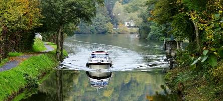 Boataround houseboat